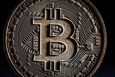 Sustainable mining farm featuring efficient cooling systems