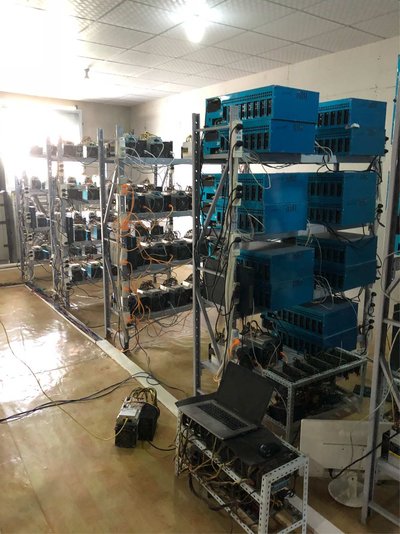 Expansive mining farm utilizing solar energy in a remote area