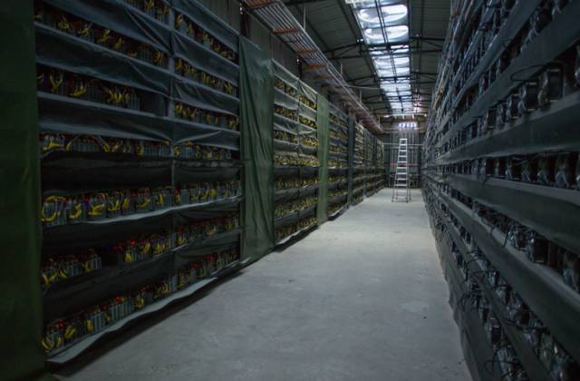 State-of-the-art mining rig in action